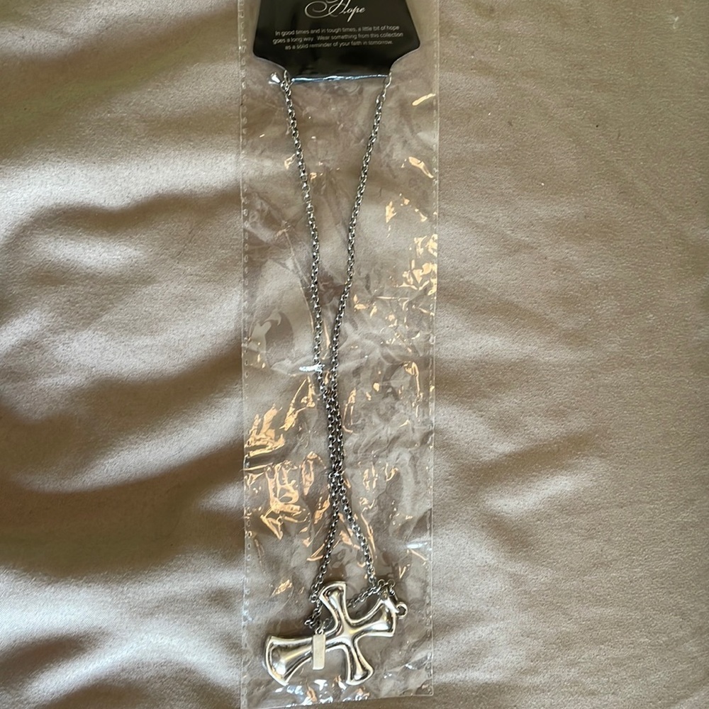 Halle Joy Silver chain cross faithful necklace-NWT